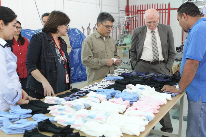 Ministros Elías Jaua y Jorge Giordani realizaron inspección a la fábrica téxtil en Mampote