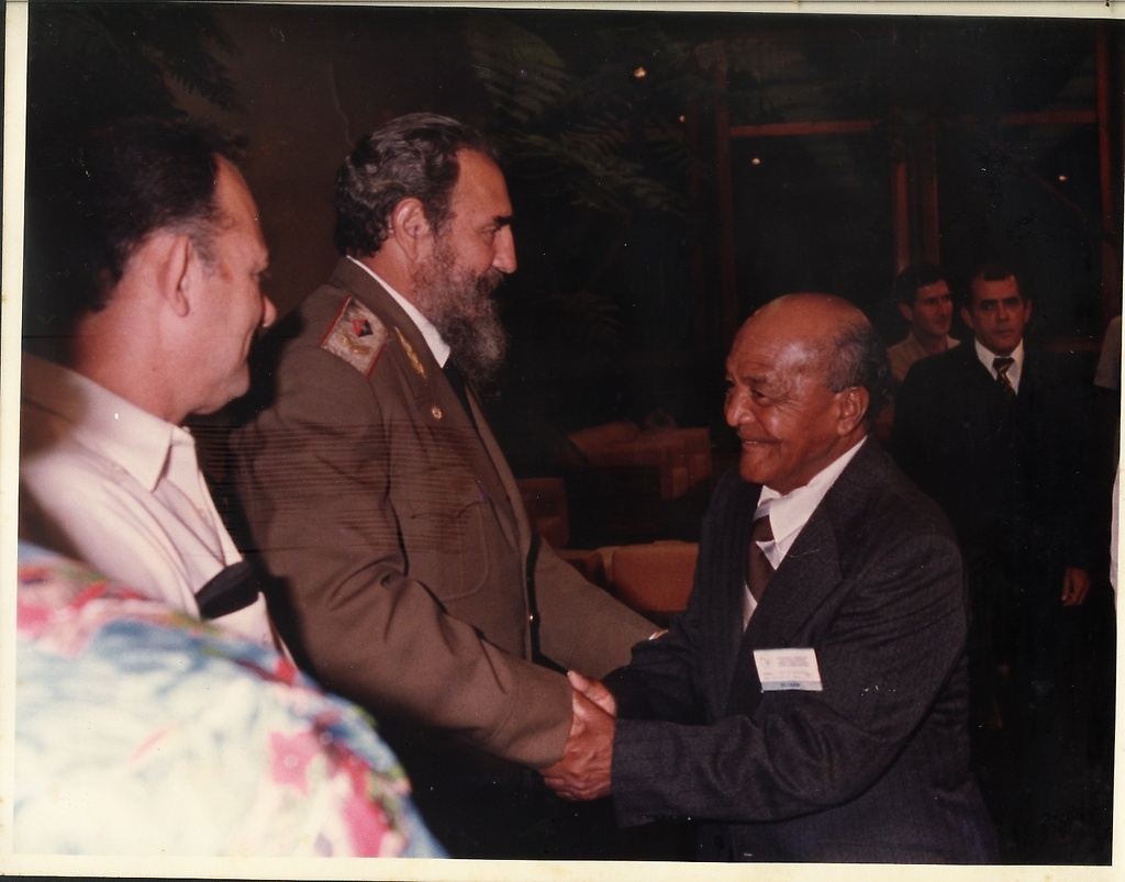 Cruz Villegas con Fidel Castro