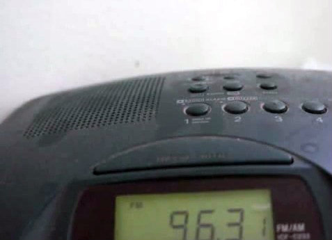 La denuncia también va para esta emisora ya que motiva a sus oyentes a visitar la página Dolar Today que emite información falsa e ilegal de la tasa de cambio de la divisa estadounidense.