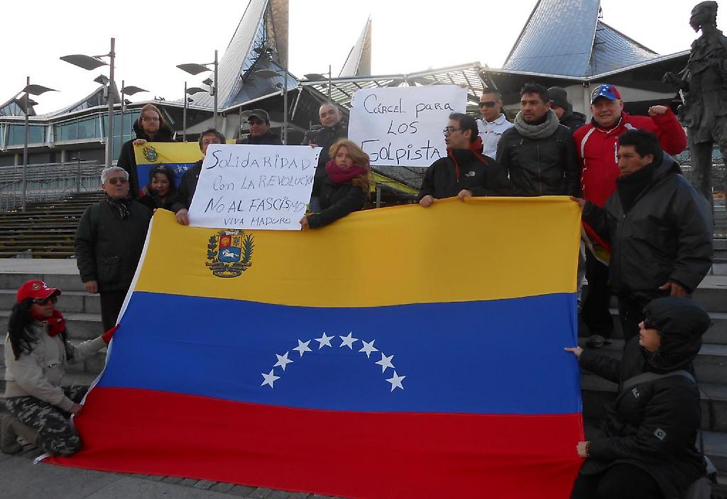 Frente al Palacio de Justicia de Amberes, Bélgica expresan su apoyo a la Revolución Bolivariana