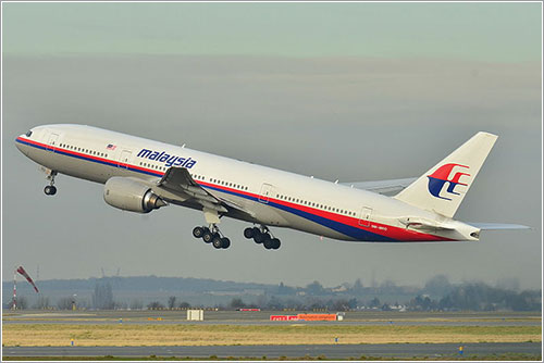 El avión, un Boeing 777, de Malaysia Airlines, es similar al que permanece desaparecido desde hace meses.