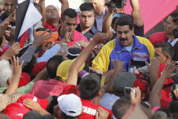 Nicolás Maduro Moros, Presidente de la República Bolivariana de Venezuela, junto a los comuneros que marcharon hasta Miraflores.