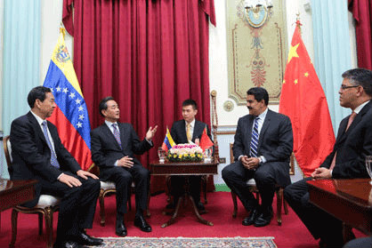 El jefe de Estado recibió en Miraflores al canciller de China, Wang Yi. 