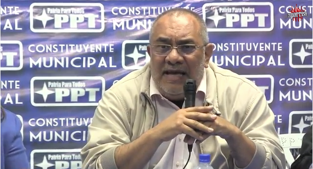 Fredy Gutiérrez durante su intervención en el foro organizado por el PPT: "Sin cuentos, desde el 11 de abril a la guarimba de hoy"