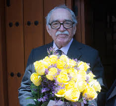 García Márquez con su flores de su color predilecto