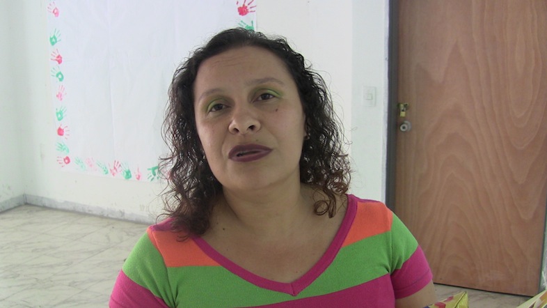 Civet Angulo directora de la Escuela Oscar Arnulfo Romero, quien dijo estar 100% comprometida con este proyecto
