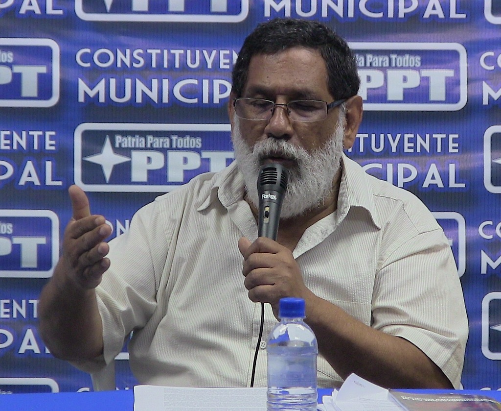 Rafael Uzcátegui Secretario Nacional del PPT durante su participación en el foro ``Sin cuentos, del 11 de abril a la guarimba de hoy´´
