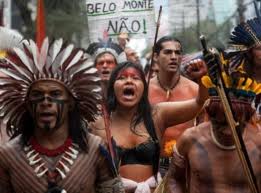 Indígenas y organizaciones ecologistas desfilaron en Sao Paulo contra la construcción de la gigante hidroeléctrica Belo Monte (Foto de Archivo)