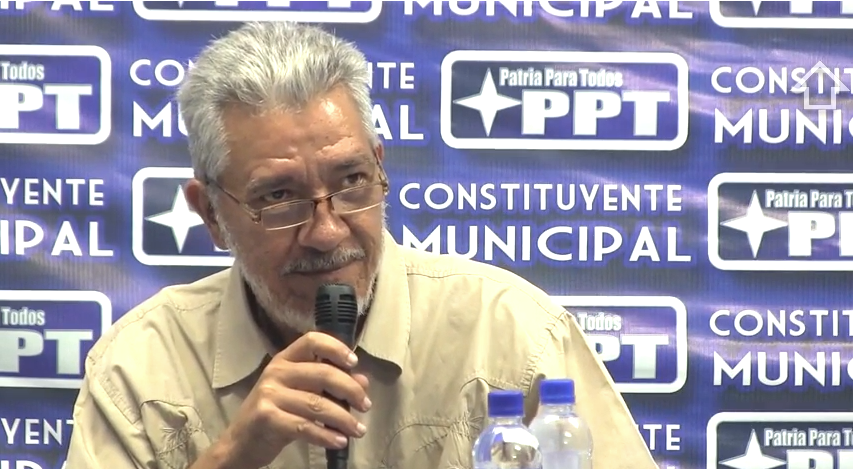Juan García de Marea Socialista durante su intervención en el foro: "Sin cuentos, del 11 de abril a la guarimba de hoy", organizado por el PPT