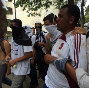 William Muñoz fue detenido por opositores que luego lo golpearon salvajemente