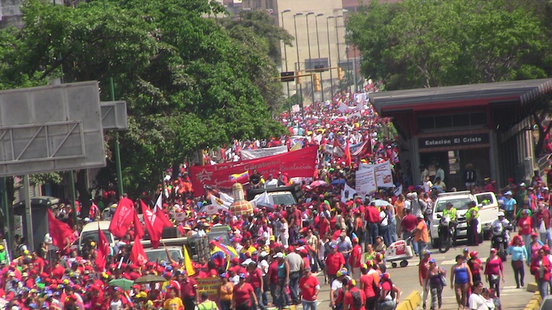 Caracas se tiñó de rojo con la marcha del 1ero de mayo.