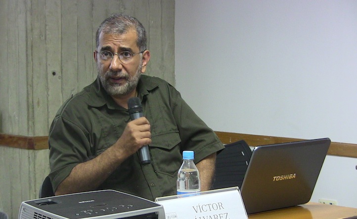 Víctor Álvarez, economista e investigador del CIM, durante su ponencia en el foro en el Celarg: ``Qué pasaría en Venezuela si se aumenta el precio de la gasolina´´