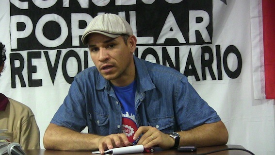 Johan Rivas,  miembro de la organización Socialismo Revolucionario, que es parte del Consejo Popular Revolucionario en la rueda de prensa del Consejo Popular Revolucionario