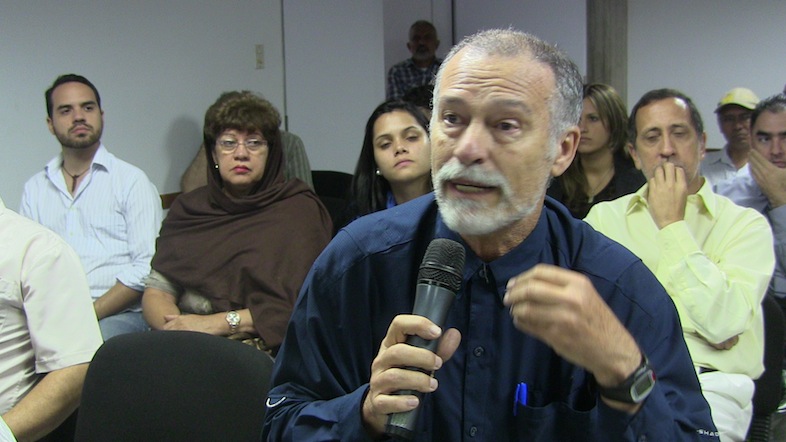 Fernando Jauregui, ecologista-ambientalista. durante su participación en el foro en el Celarg: ``Qué pasaría en Venezuela si se aumenta el precio de la gasolina´´