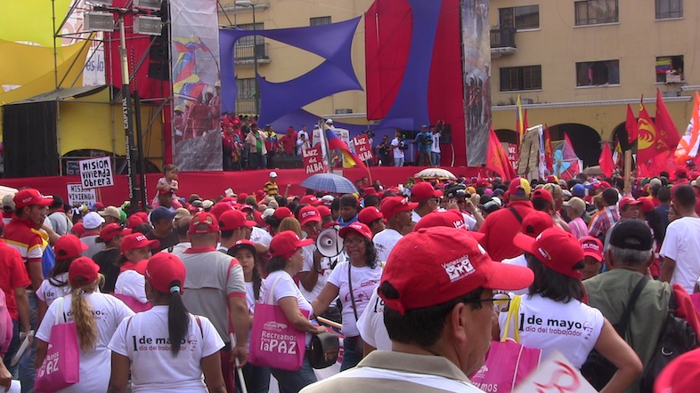 La marcha del 1ero de mayo en Caracas, llegando a la plaza Oleary
