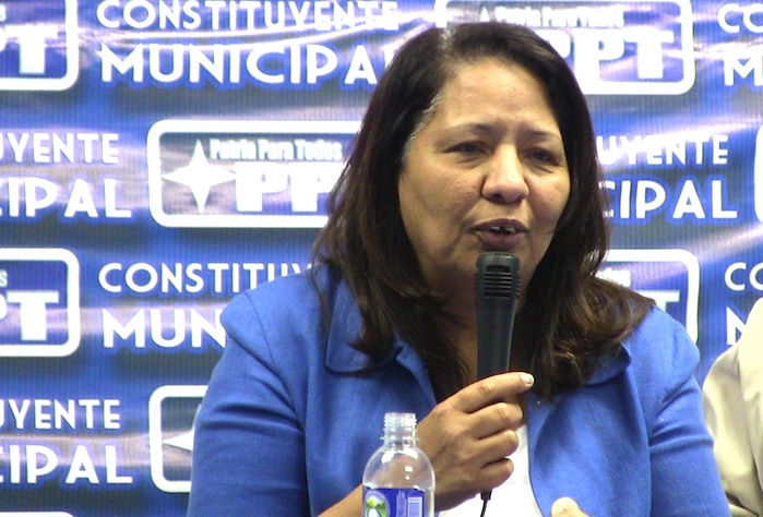 Ilenia Medina Secretaria Nacional de Organización del PPT, durante su intervención en el foro: ``Sin cuentos, del 11 de abril a la guarimba de hoy´´