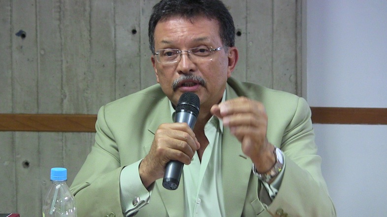 Germán Ferrer, Coordinador Nacional de la Red Anros, durante su intervención en el Celarg, en el foro: ``Qué pasaría en Venezuela si se aumenta el precio de la gasolina´´