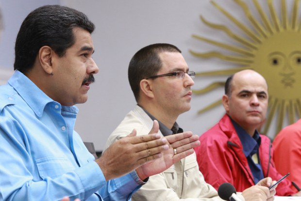 “Hay un video donde estos personajes entrenan mi asesinato. (María Corina Machado) sale a decir que ella jamás ha hablado de planes, pero nosotros tenemos las pruebas", aseguró el Presidente Maduro