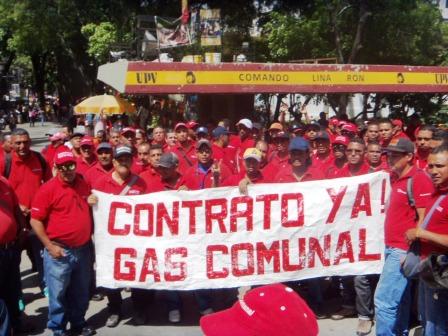 Trabajadores de Gas Comunal exigen "¡Contrato Ya!" en las inmediaciones de la Vicepresidencia de la República. Los dejaron fuera de PDVSA y en las mismas condiciones que en las antiguas empresas capitalistas.