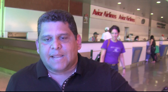 José Luis Rendón varado con su familia en el aeropuerto Simón Bolivar de Maiquetía, en su vuelo de varias escalas, de casi 24 horas de Curacao a Puerto Ordaz