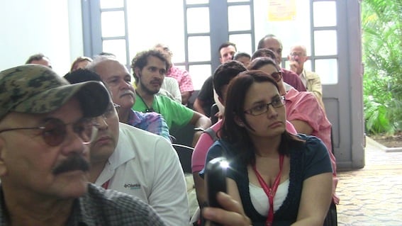 Parte del público asistente al Conversatorio de Colarebo, efectuado en la Casa José Martí, de Caracas