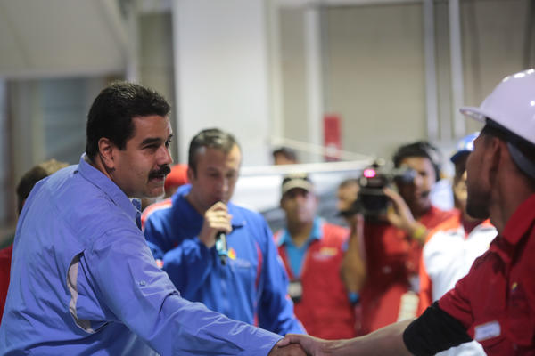 El Presidente Nicolás Maduro con trabajadores en Aragua.