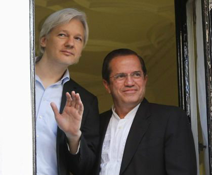 Patiño y Assange