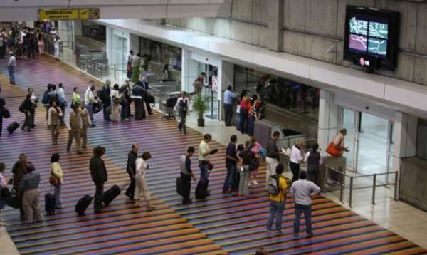 Esta cifra representa un crecimiento de 5% en el traslado de viajeros por el principal terminal aéreo de Venezuela en comparación con el mismo período de 2013, es decir, 118.843 personas adicionales.