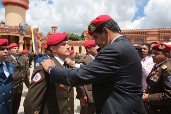 Presidente Maduro en acto de ascensos a miembros de la Guardia de Honor Presidencial