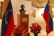 busto del líder eterno de la Revolución Bolivariana, Hugo Rafael Chávez Frías, develado en el Consulado de Venezuela en Nueva York