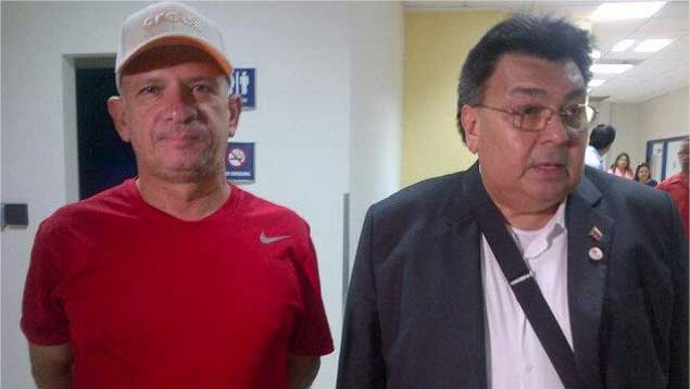 Hugo Carvajal y Calixto Ortega en el aeropuerto de Aruba