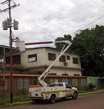  Fuertes lluvias y descargas atmosféricas provocaron la suspensión del servicio eléctrico en diversos municipios de Guárico. 
