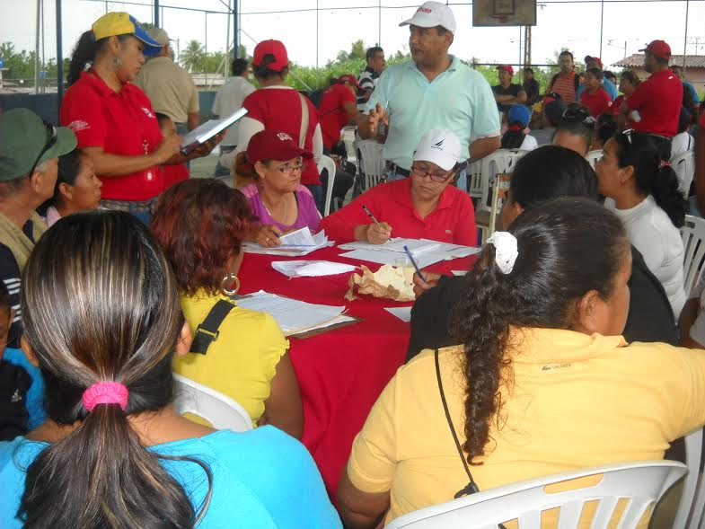 Durante el encuentro fueron expuestos puntos referentes a las fuerzas productivas existentes en las comunas, ejecución de proyectos socioproductivos , beneficios e importancia de la Gran Misión Vivienda Venezuela.