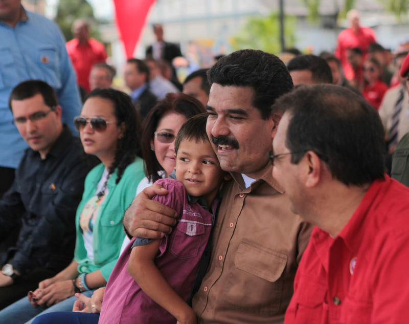Presidente Nicolás Maduro junto a familiares del Comandante Hugo Chávez Frías en el 60º aniversario del natalicio del Comandante Eterno