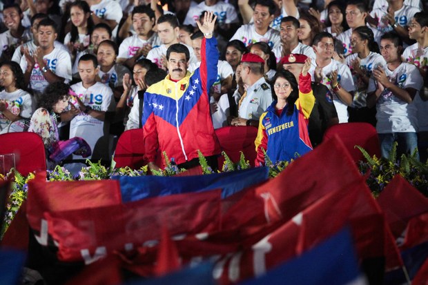 El jefe de Estado venezolano le ofreció todo el apoyo del Gobierno Bolivariano de Venezuela, del Alba, para dicho proyecto / "Hay que pensar en grande compatriotas", sostuvo el jefe de Estado venezolano.