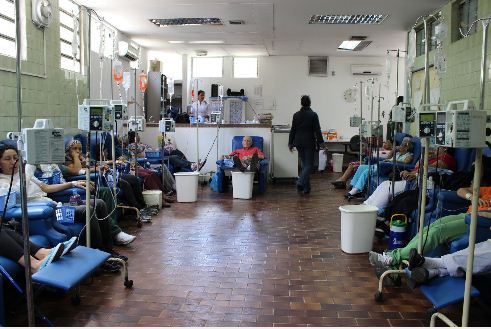 Servicio de Oncología del HUC reciben tratamiento en Hospital Luis Razetti de Cotiza