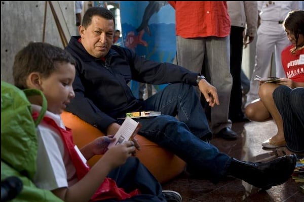 En 378 programas del “Aló Presidente”, Hugo Chávez recomendó la lectura de unos 532 títulos y textos, aproximadamente.