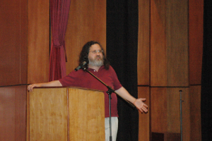 Richard Stallman, fundador  del  movimiento por el Software Libre visita una vez más a Venezuela para respaldar el trabajo del Proyecto GNU