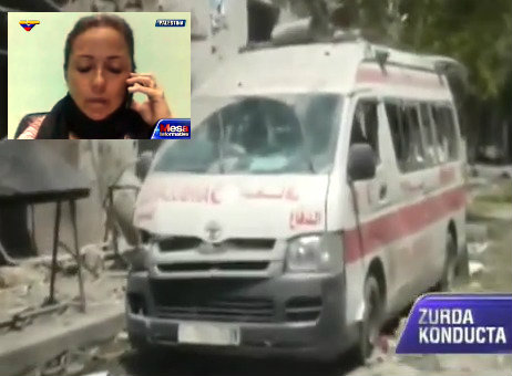 la brigadista venezolana Valeria Cortés muestra una ambulancia de gaza destruída por el ejercito sionista de israel.