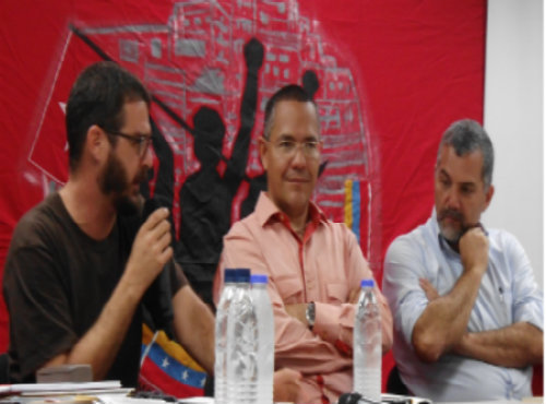 Juan carlos Rodríguez, vocero de los "Movimientos de Pobladores" junto a los ministros Villegas y Molina.