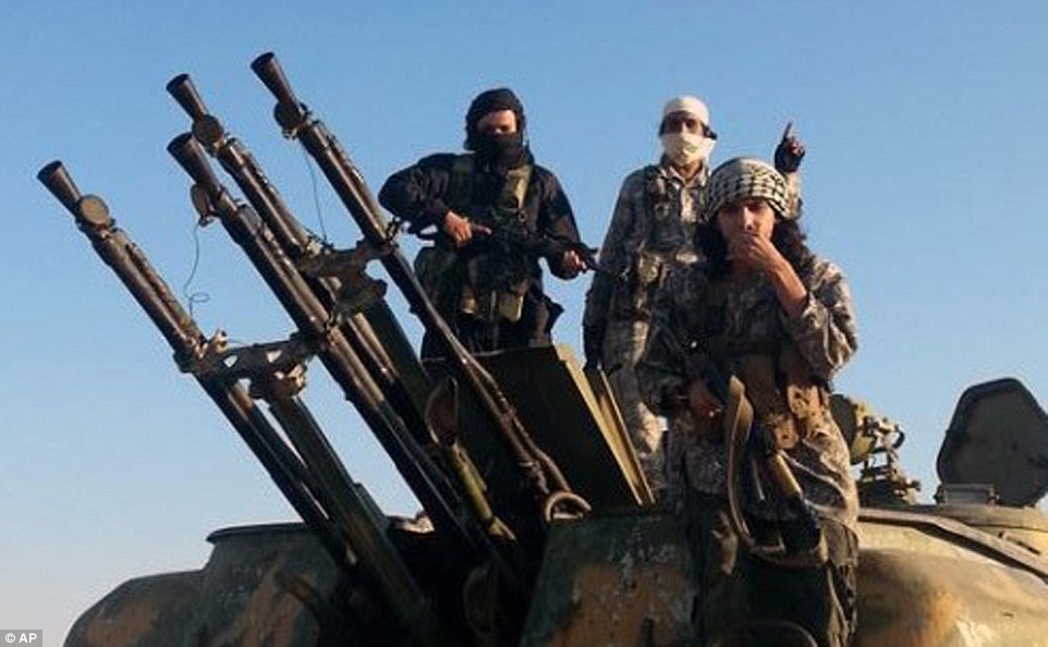 Militantes del Estado Islámico (EI) anteriormente conocido como EIIL o ISIS