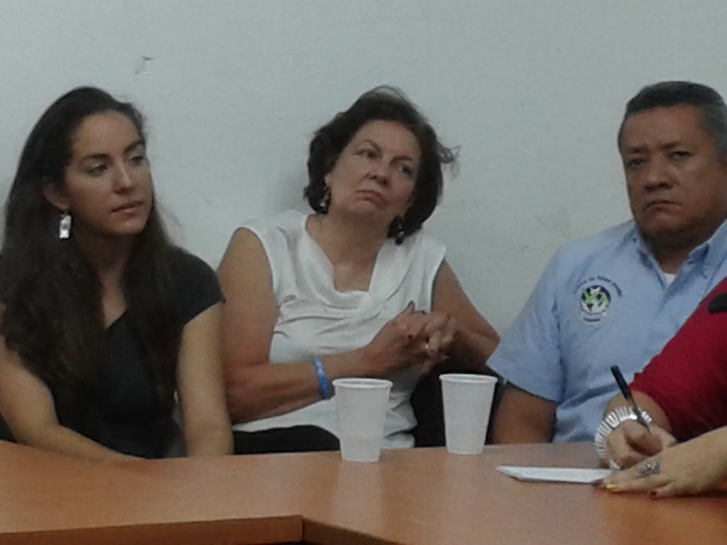 En la foto, Lucero Benítez, de la Juventud de Marea Socialista, Ana Elisa Osorio de la Dirección Nacional del PSUV, y Henry Ospina del Sindicato de Chysler de Venezuela, durante la rueda de prensa
