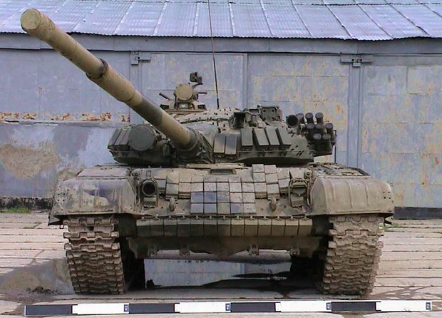 Tanque T-72B, cuyo peso supera las 40 toneladas.