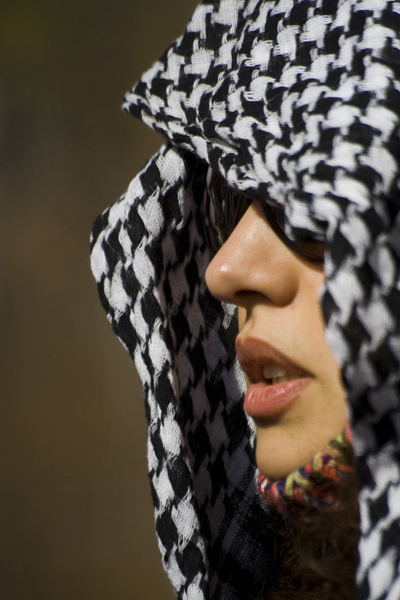palestina con su vestimenta tradicional