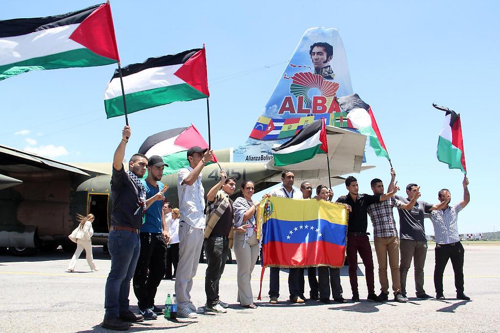 El avión del ALBA antes de partir de Venezuela con ayuda a Palestina.