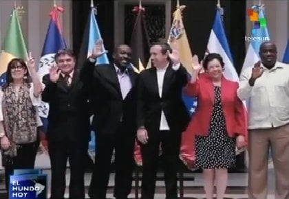 Fidel Barbarito, ministro de la cultura venezolano (centro) fue el anfitrión del encuentro.