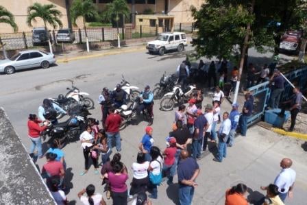 Policía de Lara, esbirros del falsón asedian la EPSD “Proletarios Uníos”