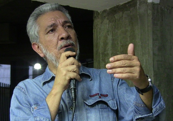 Foro de Marea Socialista : ``Auditoría Pública contra el desfalco de la Nación´´. Juan García complementó las ponencias de los expositores.