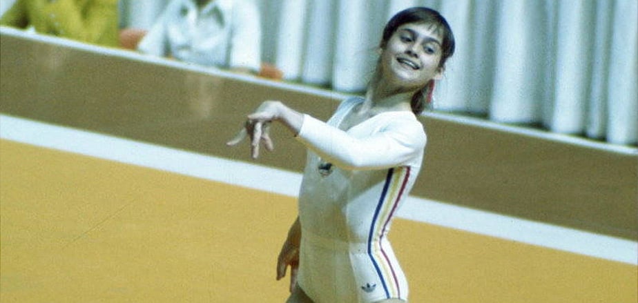 Nadia Comaneci, ganadora de 5 medallas de oro olímpicas, en 1.976