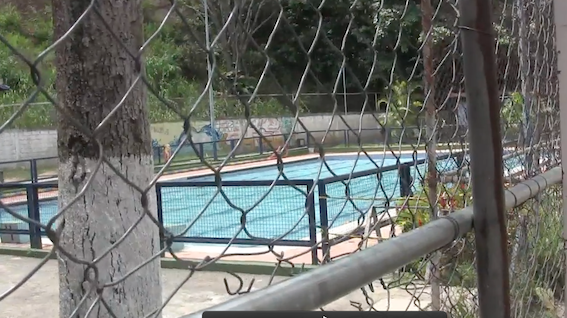 Tremenda piscina semi olímpica, para el disfrute de los vecinos de  La Cañada de la Iglesia, en el 23 de Enero